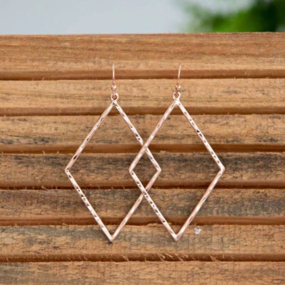 Rose Gold tone 2” diamond shaped metal hammered dangle drop earrings - Picture 1 of 2